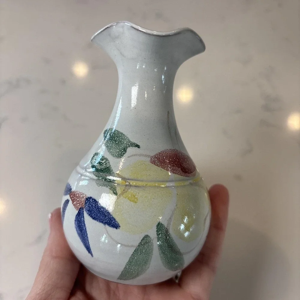 VTG Bud Vase‎ By Judy Greene Irish Studio Pottery Fluted Top Handpainted 4.5